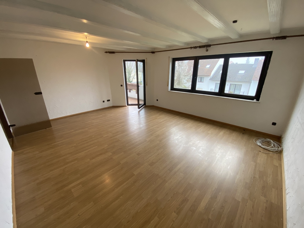 *Geräumige 4-Zimmer Wohnung mit Südbalkon in Haibach*